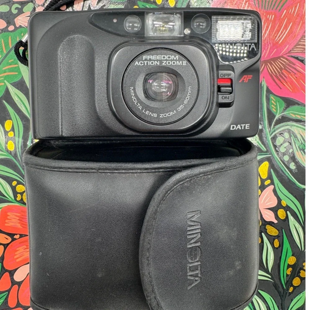 Minolta Freedom Action Zoom II Date 35mm Film Camera 35-60mm Lens Black AF Case